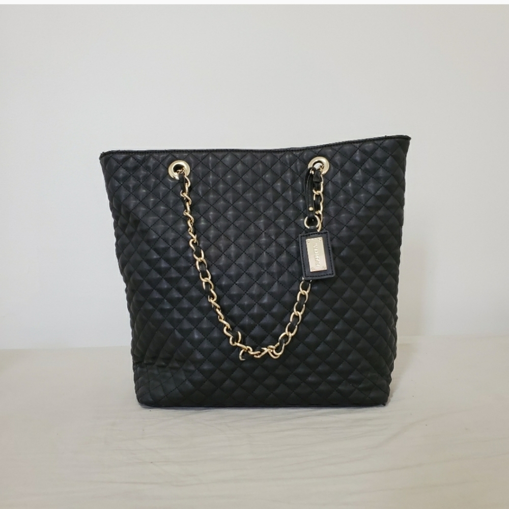 🌿 Ever New Black Quilted Tote with Gold Chain
